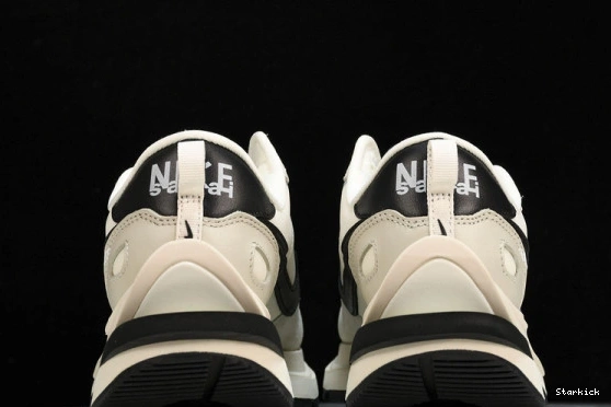 Vaporwaffle sacai Black White Nike DD1875-101 Grey 1113